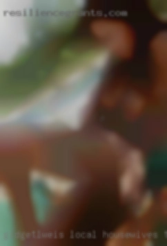 GidgetLweis local housewives that give pussy